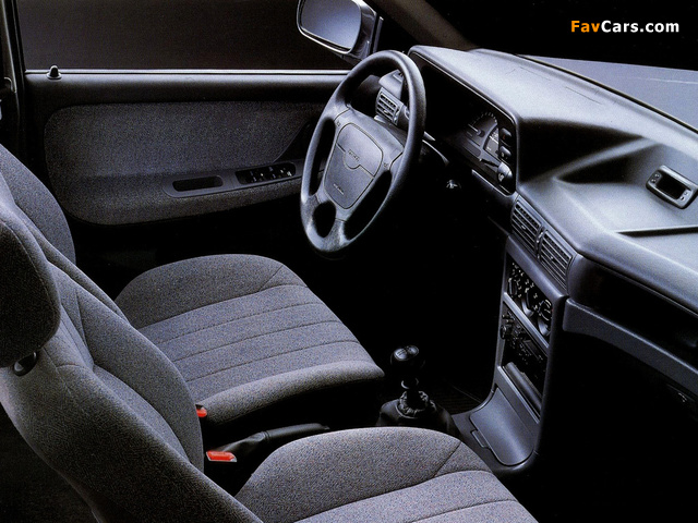 Daewoo Nexia Sedan 1994–2008 photos (640 x 480)