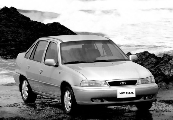 Daewoo Nexia Sedan 1994–2008 pictures