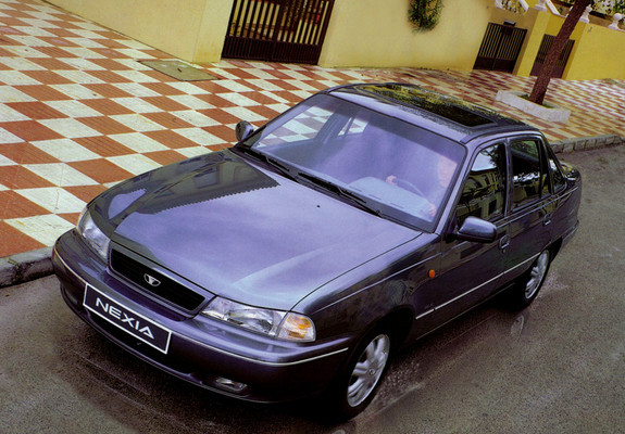 Images of Daewoo Nexia Sedan 1994–2008