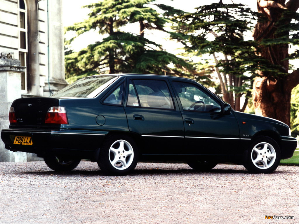 Images of Daewoo Nexia Sedan UK-spec 1995–97 (1024 x 768)