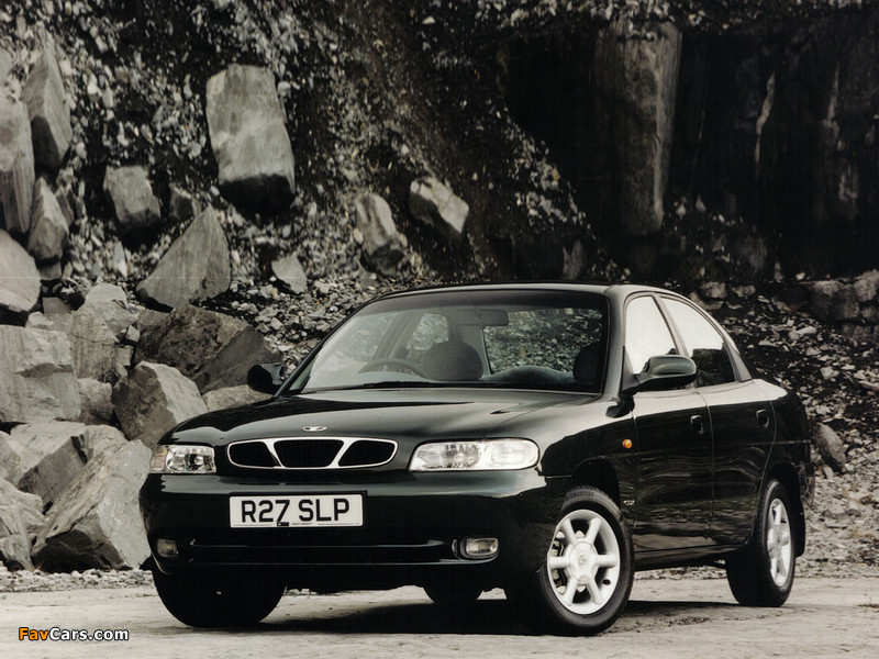 Daewoo Nubira Sedan UK-spec 1997–99 photos (800 x 600)