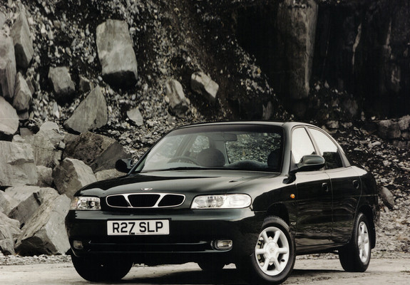 Daewoo Nubira Sedan UK-spec 1997–99 photos