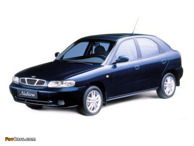 Daewoo Nubira Hatchback 1997–99 photos (640 x 480)