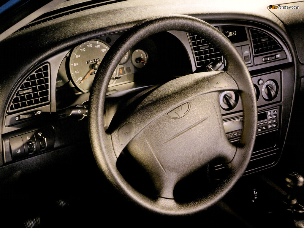 Daewoo Nubira Sedan 1999–2003 images (1024 x 768)