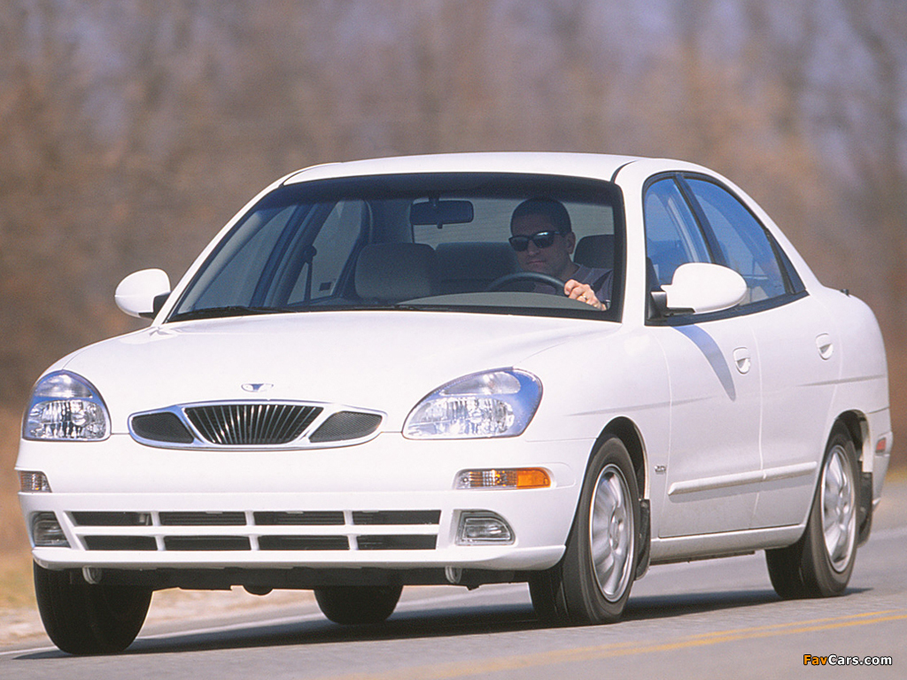 Daewoo Nubira Sedan US-spec 1999–2003 images (1024 x 768)