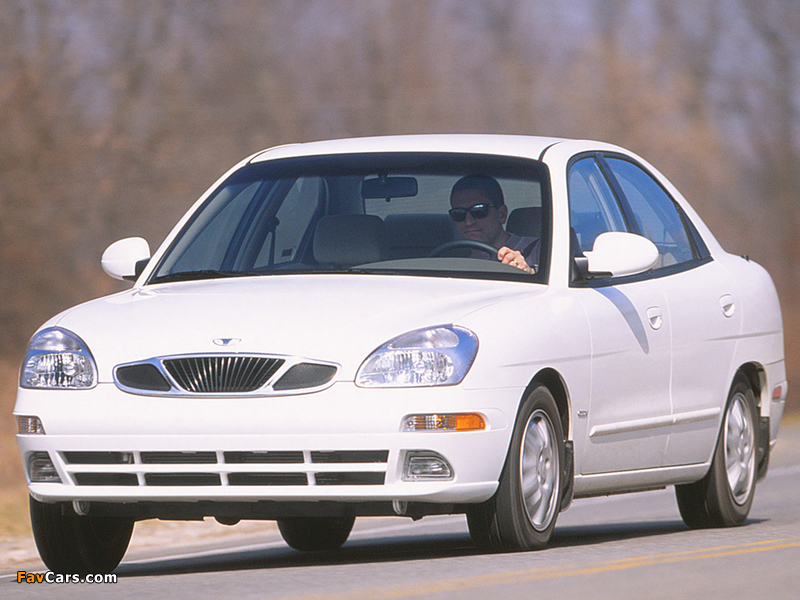 Daewoo Nubira Sedan US-spec 1999–2003 images (800 x 600)