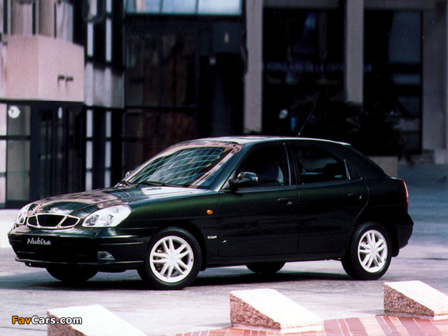 Daewoo Nubira Hatchback 1999–2003 photos (640 x 480)