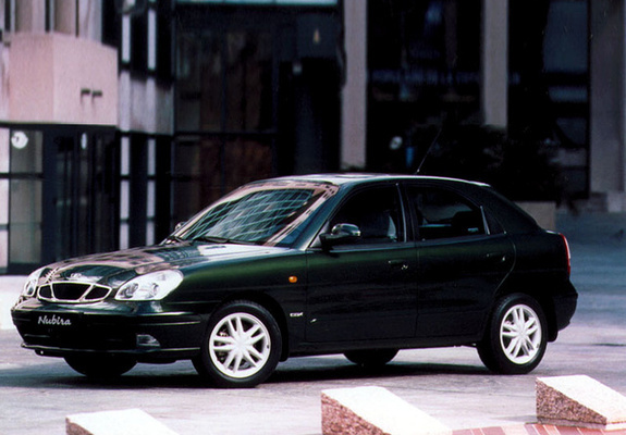 Daewoo Nubira Hatchback 1999–2003 photos