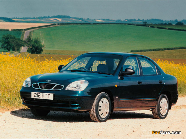 Daewoo Nubira Sedan UK-spec 1999–2003 pictures (640 x 480)