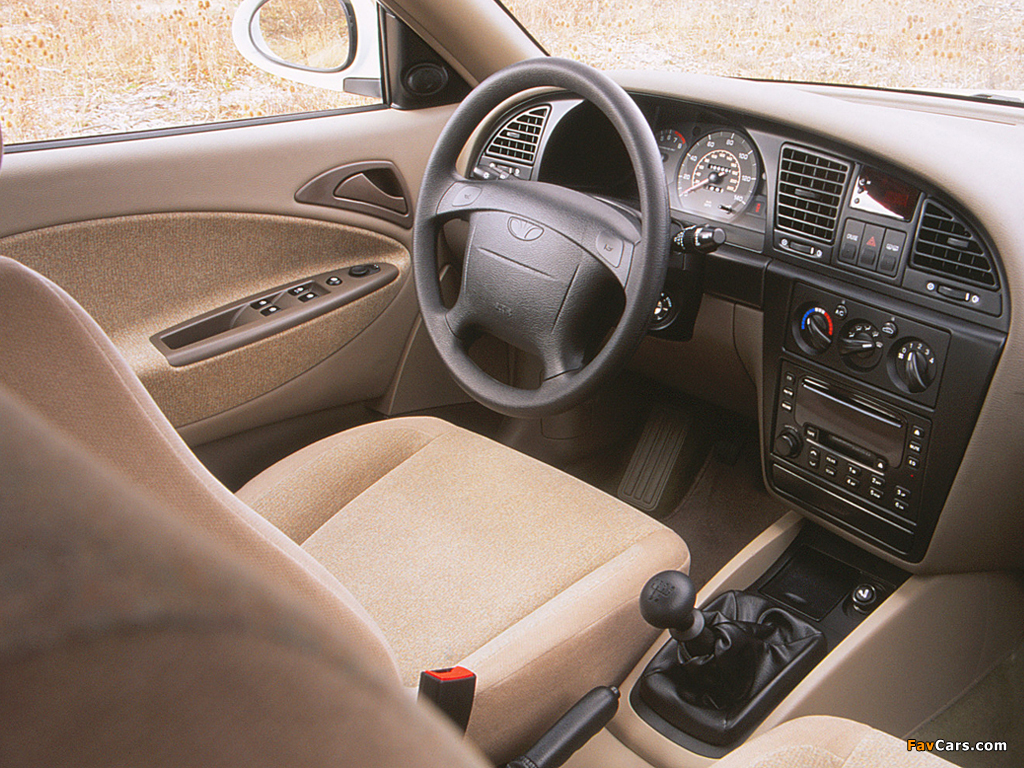 Photos of Daewoo Nubira Sedan US-spec 1999–2003 (1024 x 768)