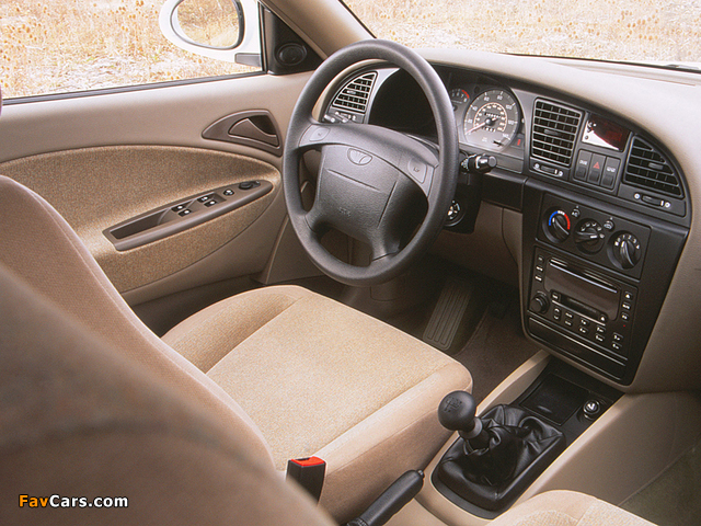 Photos of Daewoo Nubira Sedan US-spec 1999–2003 (640 x 480)