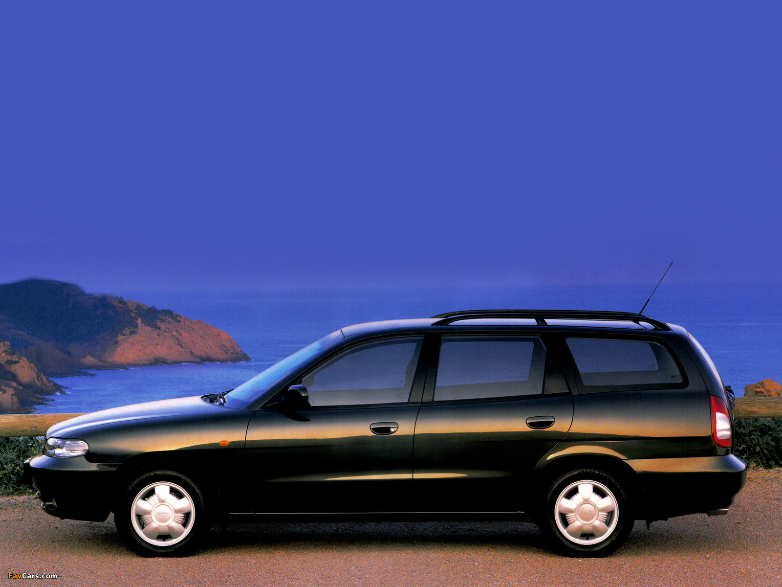 Pictures of Daewoo Nubira Wagon 1997–99 (1600 x 1200)