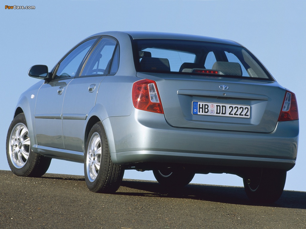 Pictures of Daewoo Nubira Sedan 2003–04 (1024 x 768)