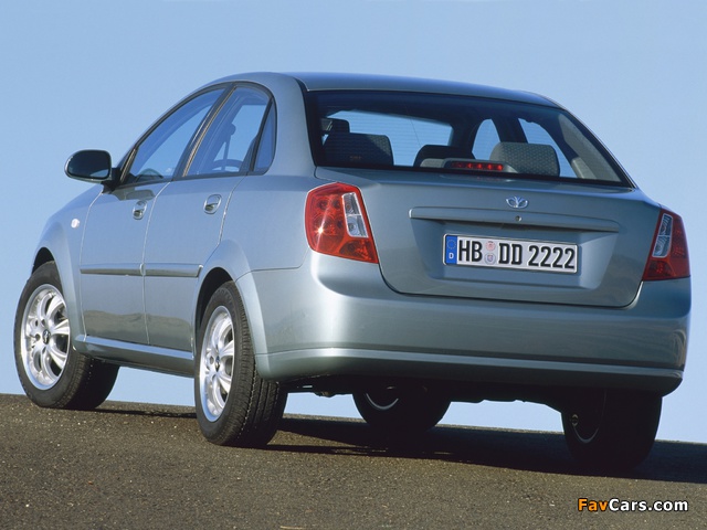 Pictures of Daewoo Nubira Sedan 2003–04 (640 x 480)