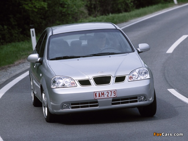 Daewoo Nubira Sedan 2003–04 wallpapers (640 x 480)