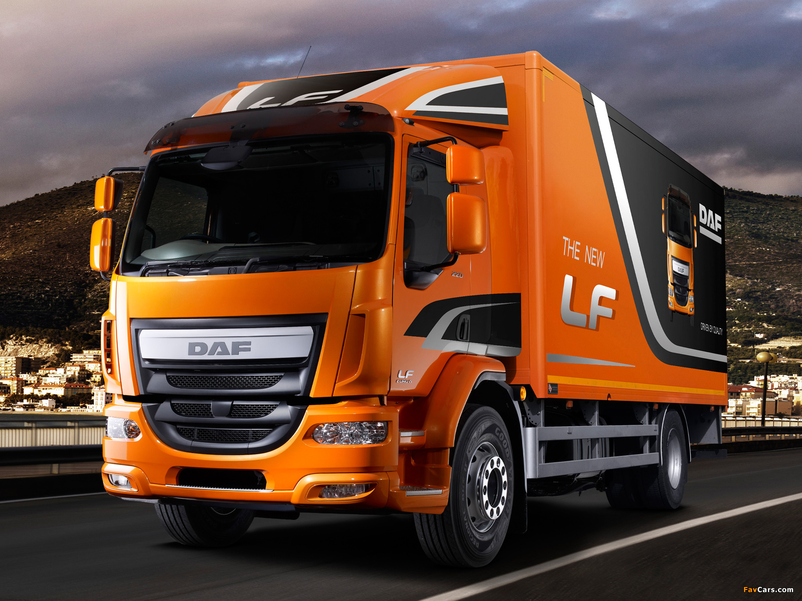 DAF LF 220 4x2 FT Day Cab 2013 wallpapers (1600 x 1200)