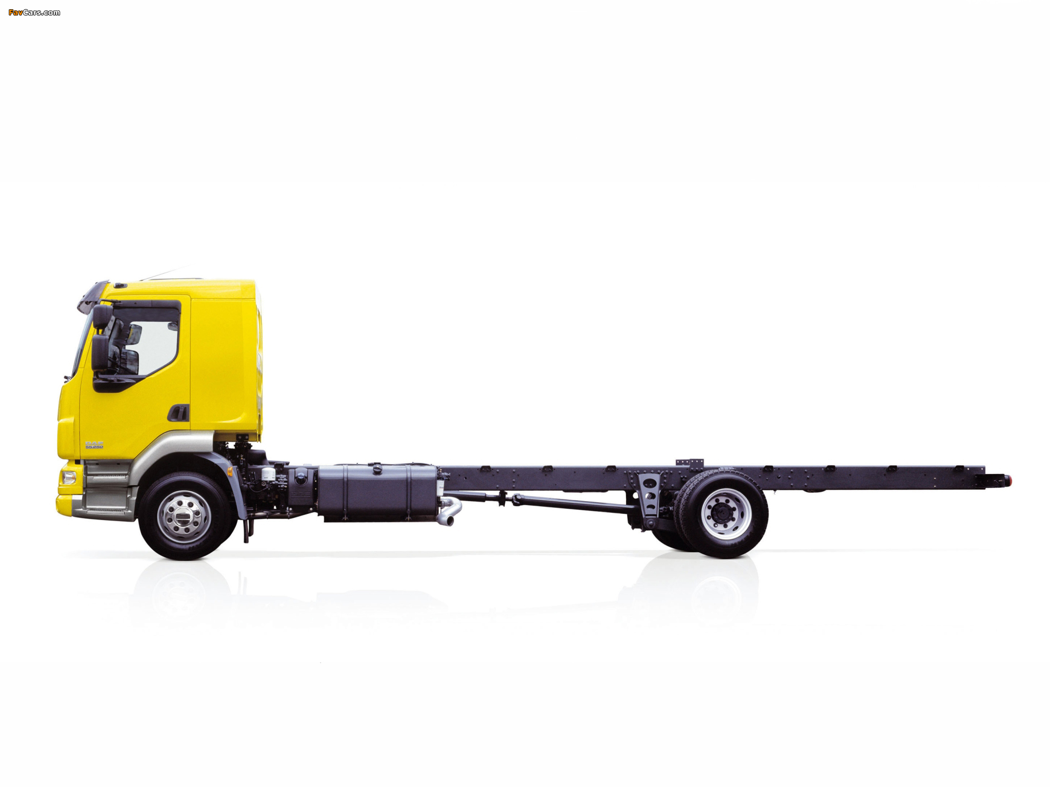 Images of DAF LF55 4x2 FA Sleeper Cab Chassis 2006–13 (2048 x 1536)