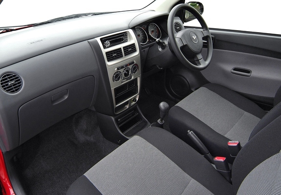 Images of Daihatsu Charade 3-door UK-market (L251) 2003–07