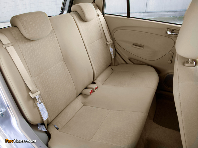 Pictures of Daihatsu Cuore 5-door (L251) 2003–07 (640 x 480)