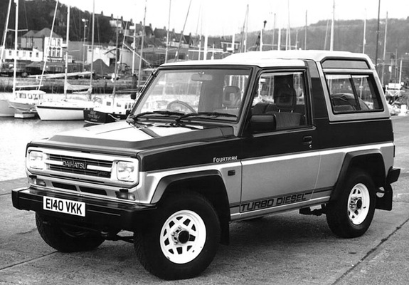 Photos of Daihatsu Fourtrak TD 1987–93