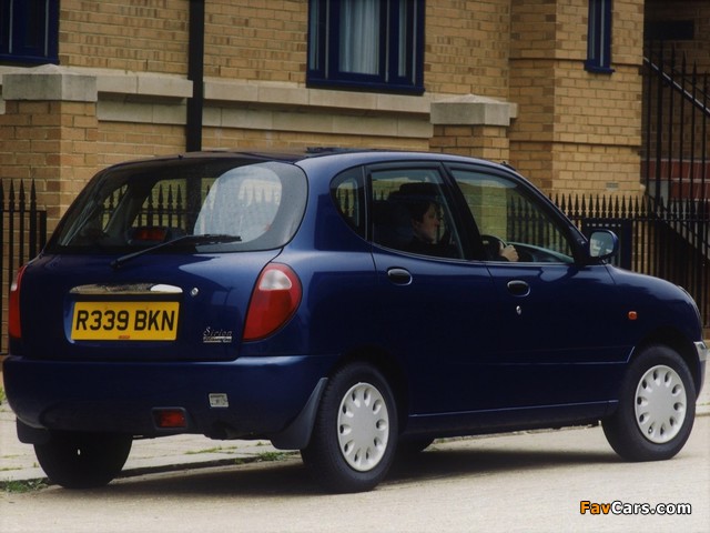 Photos of Daihatsu Sirion UK-spec 1998–2001 (640 x 480)