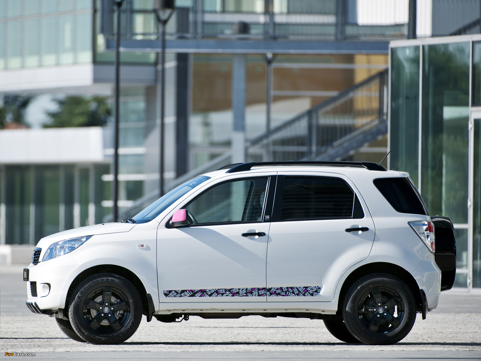 Pictures of Daihatsu Terios Think Pink 2010 (1600 x 1200)