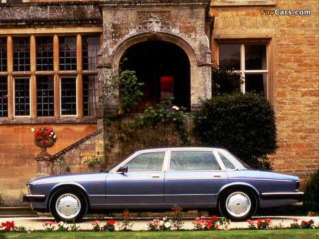 Photos of Daimler Double Six 1993–94 (640 x 480)