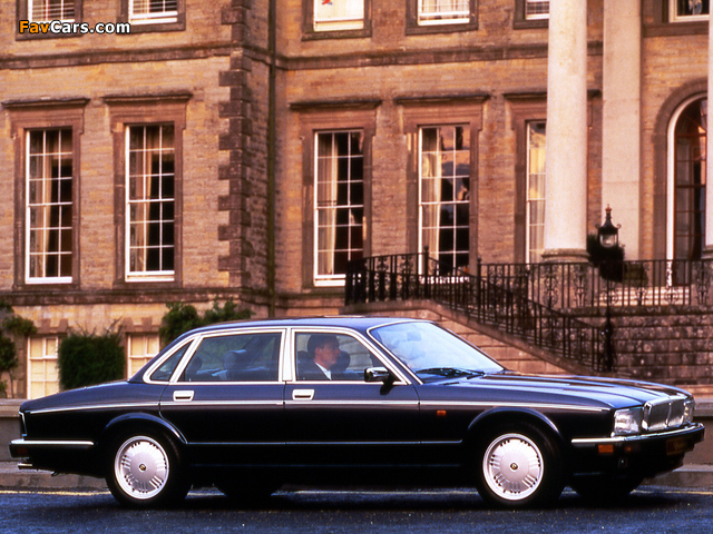 Pictures of Daimler Double Six 1993–94 (640 x 480)