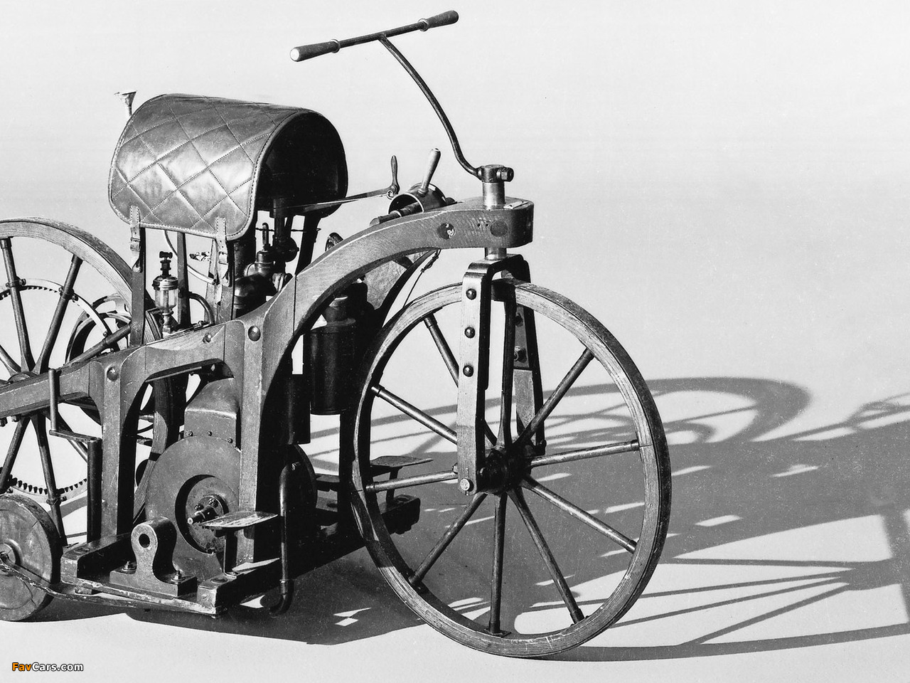 Photos of Daimler Riding Car (1885) (1280 x 960)