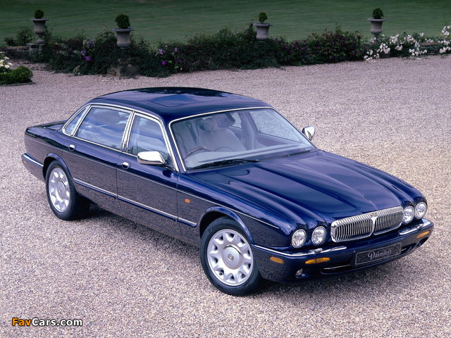 Daimler Super V8 (X308) 1998–2003 pictures (640 x 480)