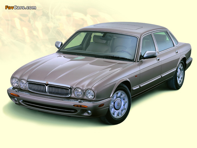 Photos of Daimler Super V8 (X308) 1998–2003 (640 x 480)