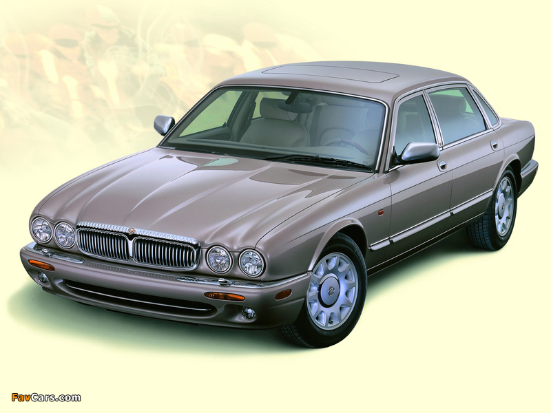 Photos of Daimler Super V8 (X308) 1998–2003 (800 x 600)