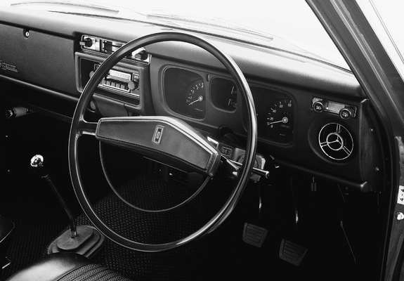 Pictures of Datsun Bluebird 4-door Sedan (510) 1967–72