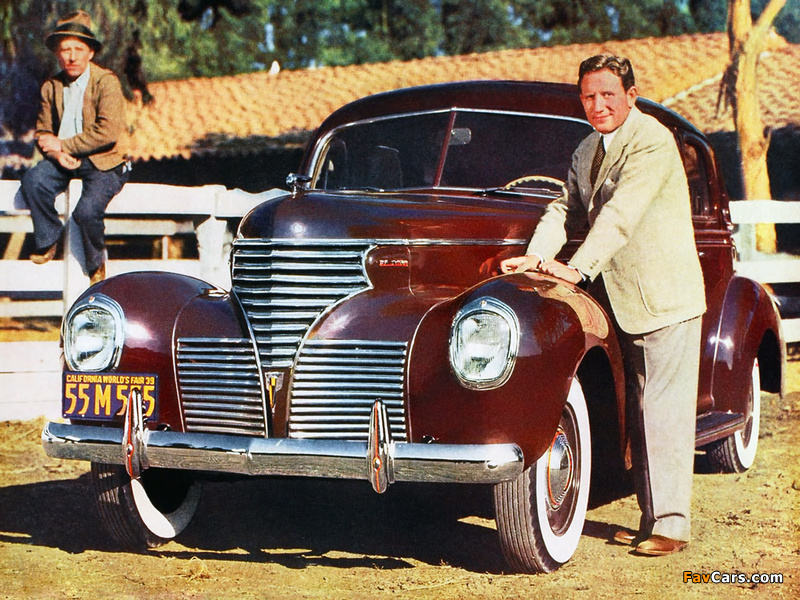 DeSoto Deluxe 4-door Touring Sedan 1939 wallpapers (800 x 600)
