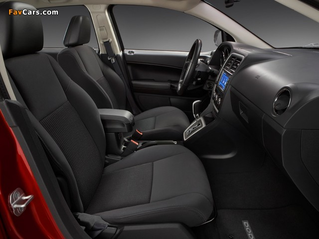 Images of Dodge Caliber SXT 2009–11 (640 x 480)