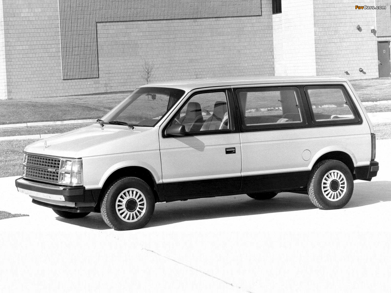 Dodge Caravan 1984–87 photos (1280 x 960)