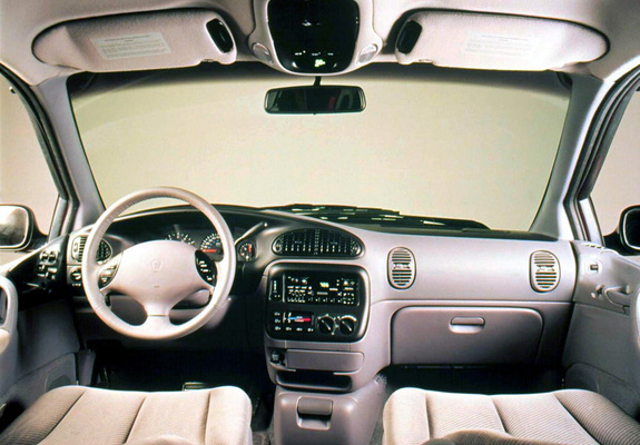 Dodge Grand Caravan 1995–2000 photos
