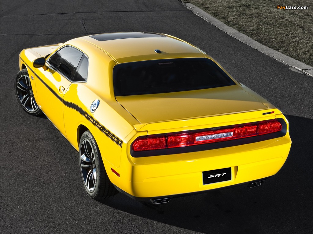 Dodge Challenger SRT8 392 Yellow Jacket (LC) 2012 photos (1024 x 768)