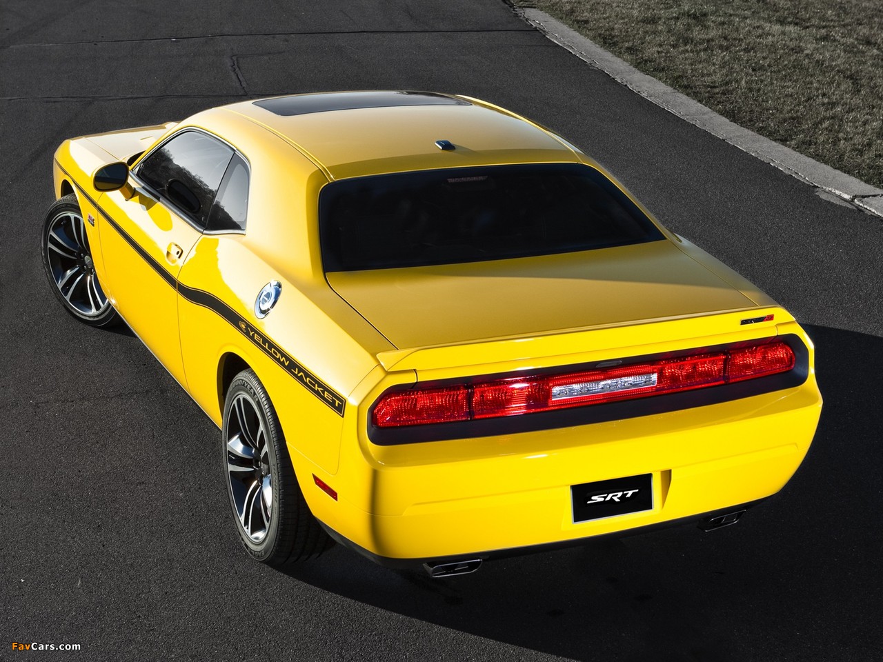 Dodge Challenger SRT8 392 Yellow Jacket (LC) 2012 photos (1280 x 960)
