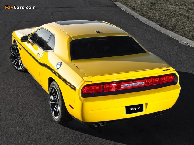 Dodge Challenger SRT8 392 Yellow Jacket (LC) 2012 photos (640 x 480)