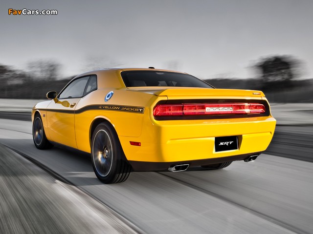 Dodge Challenger SRT8 392 Yellow Jacket (LC) 2012 wallpapers (640 x 480)
