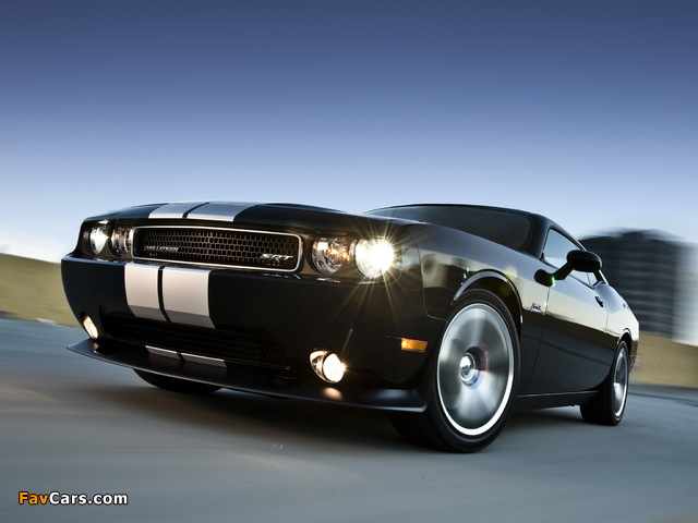 Photos of Dodge Challenger SRT8 392 2010 (640 x 480)