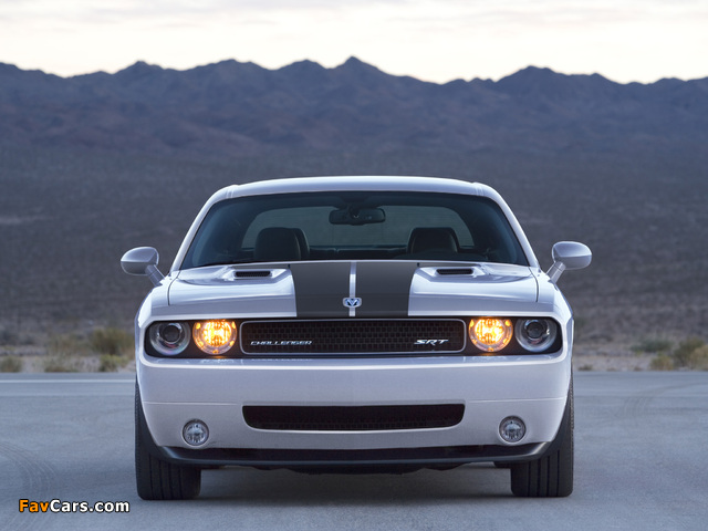 Pictures of Dodge Challenger SRT8 (LC) 2008–10 (640 x 480)