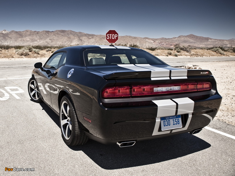 Dodge Challenger SRT8 392 2010 wallpapers (800 x 600)