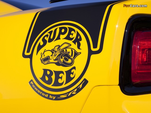 Dodge Charger SRT8 Super Bee 2012 photos (640 x 480)