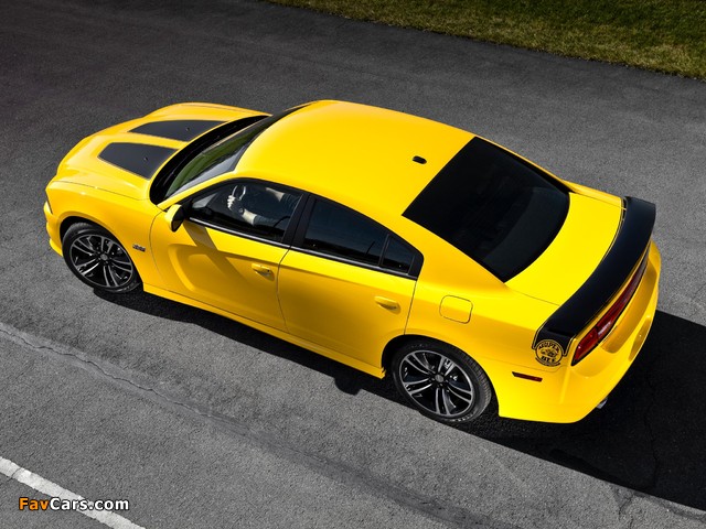 Dodge Charger SRT8 Super Bee 2012 pictures (640 x 480)