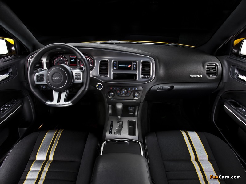 Images of Dodge Charger SRT8 Super Bee 2012 (800 x 600)