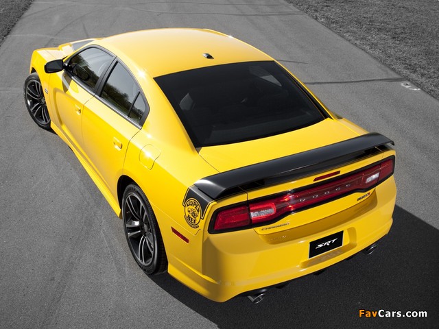 Pictures of Dodge Charger SRT8 Super Bee 2012 (640 x 480)