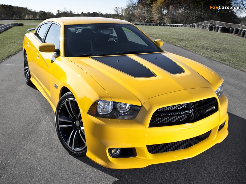 Dodge Charger SRT8 Super Bee 2012 wallpapers (800 x 600)