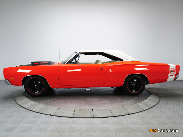 Images of Dodge Coronet Super Bee 440 Six Pack Hardtop Coupe (WM23) 1969 (640 x 480)